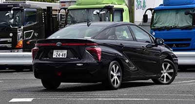 成龙儿子的车，车牌号150万，榜上有名，十几年没有露面,